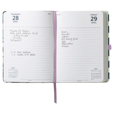 3356_day_a_page_diary_propped_7o7a1422_two_light_set_up_2