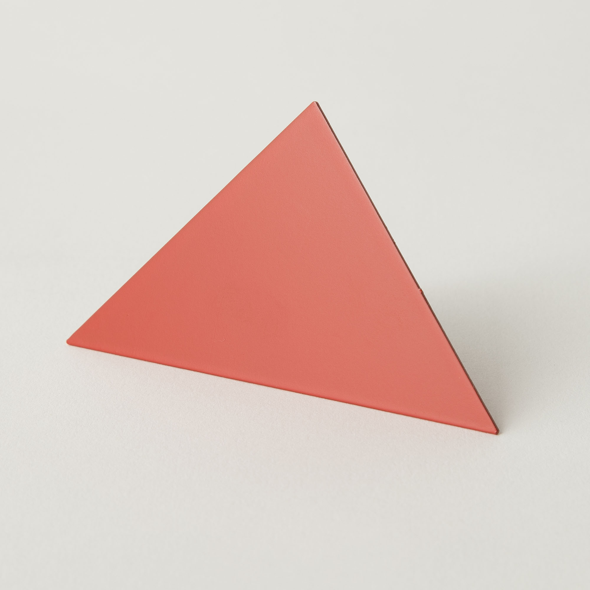 Block-Design-photo-clip-stand-triangle-red
